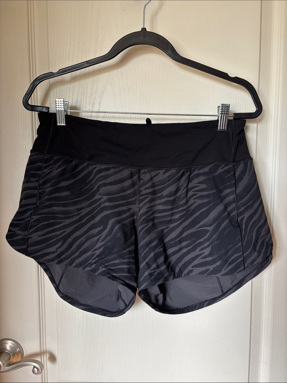 Lululemon Speed Up Tall Running Shorts Size 8 Black Animal Print